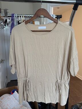Oak and fort Beige Short Sleeve Drawstring Waist Tee